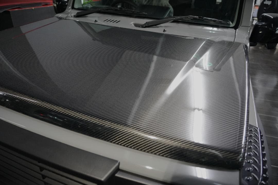 たにけんジムニーブラックカーボンボンネット　JB64　クリアー塗装品