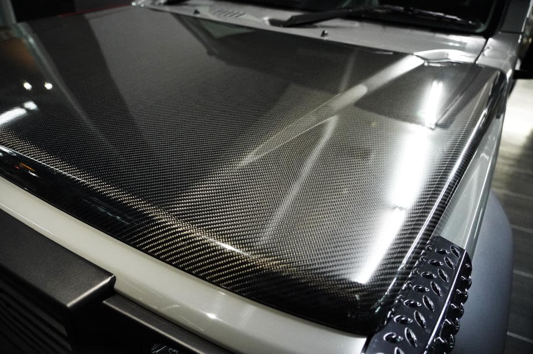 たにけんジムニーブラックカーボンボンネット　JB64　クリアー塗装品