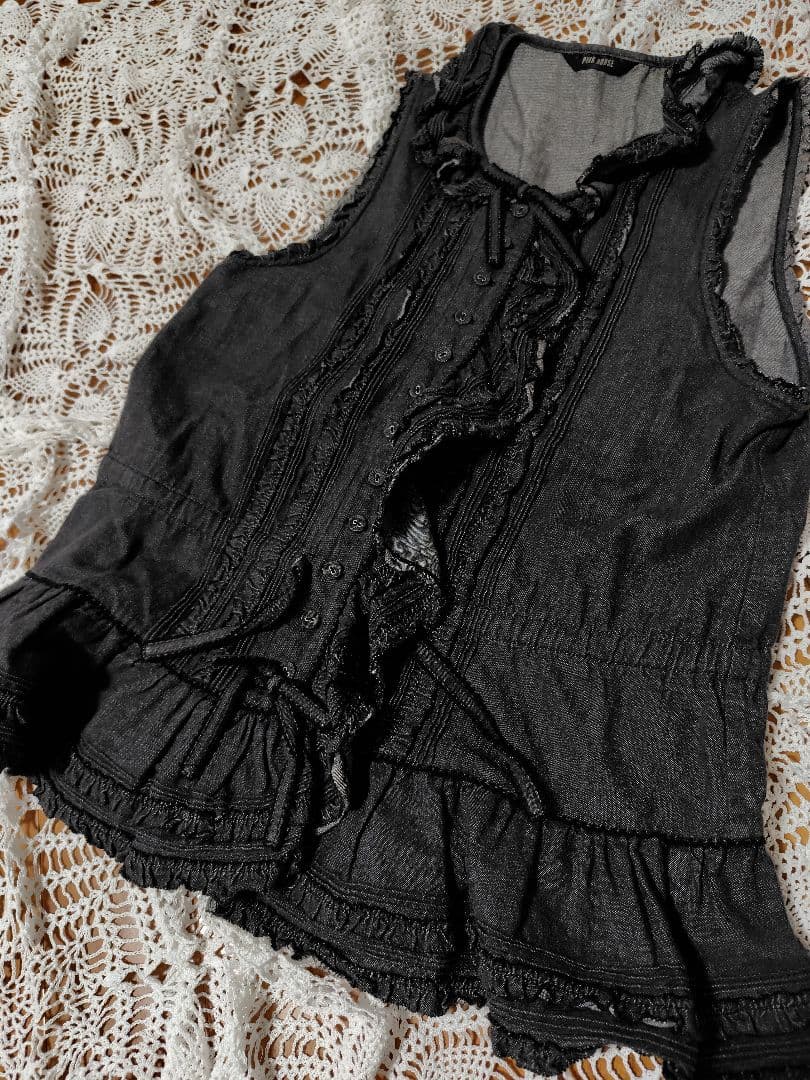 PINK HOUSE ブラックデニムベスト 　フリル付き　　ナ