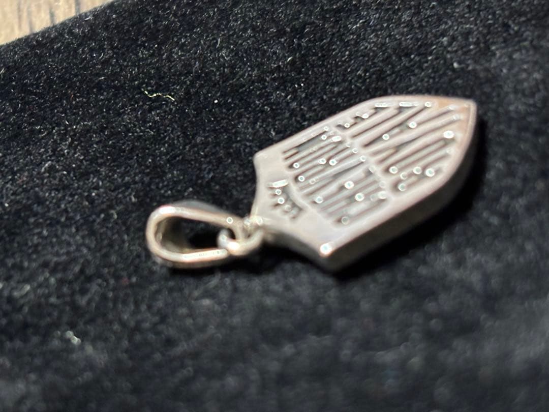 アクセサリー ORDER CHEVRON E CROWN CHARM