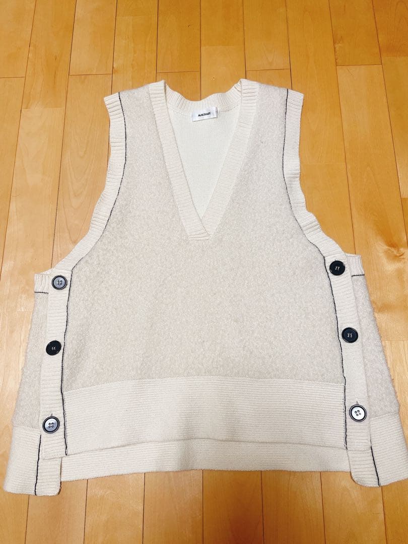 machatt マチャット　サイドボタンニットベスト