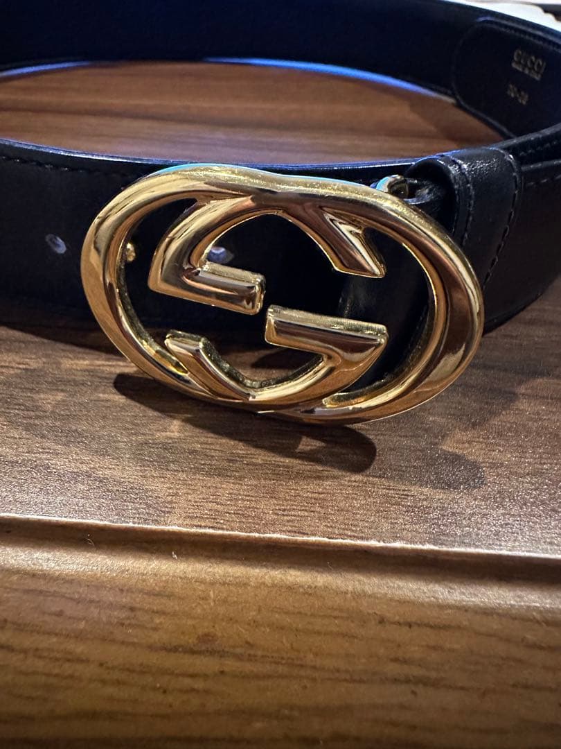 GUCCI グッチ ブラックレザーベルト 70/28