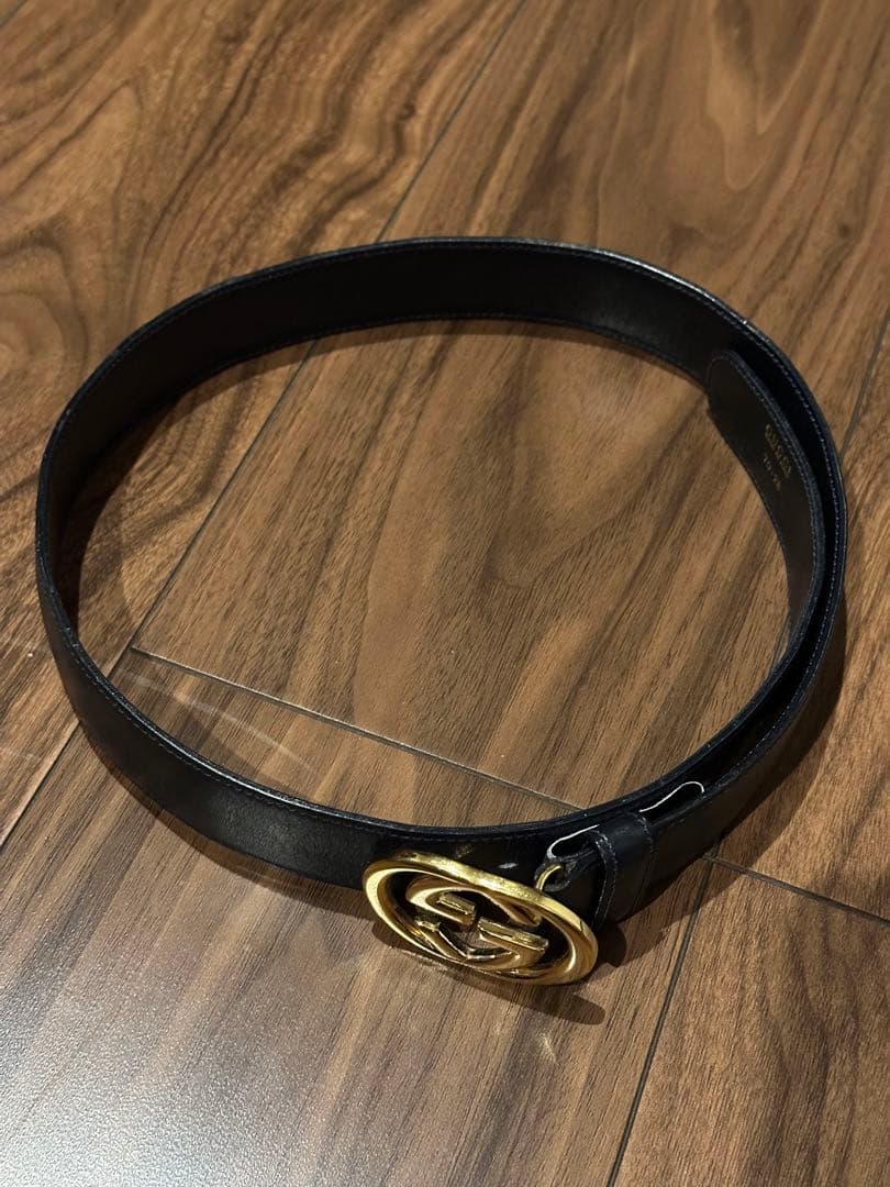 GUCCI グッチ ブラックレザーベルト 70/28
