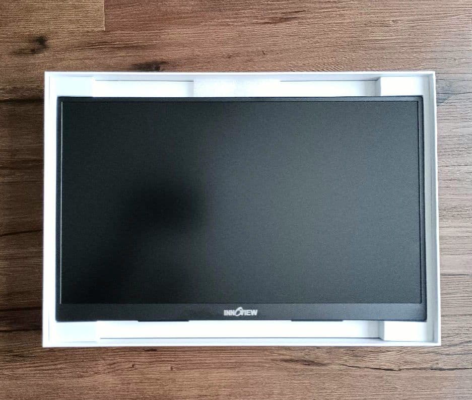 InnoView 18.5インチ モバイルモニター