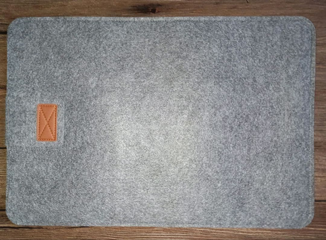 InnoView 18.5インチ モバイルモニター