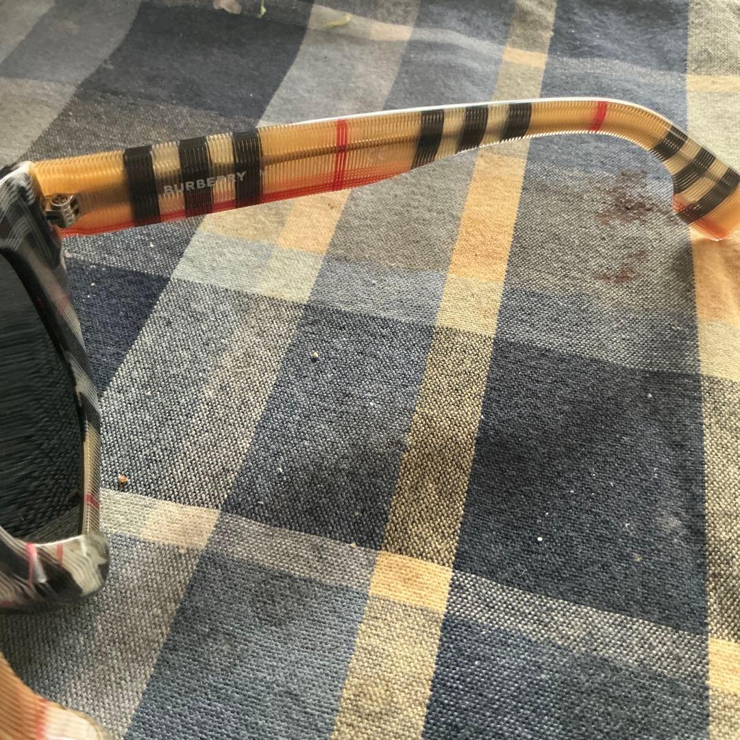 BURBERRY バーバリー　チェック柄サングラス