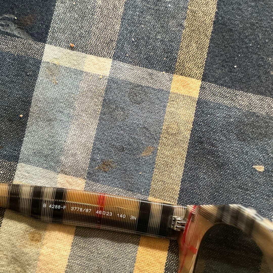 BURBERRY バーバリー　チェック柄サングラス