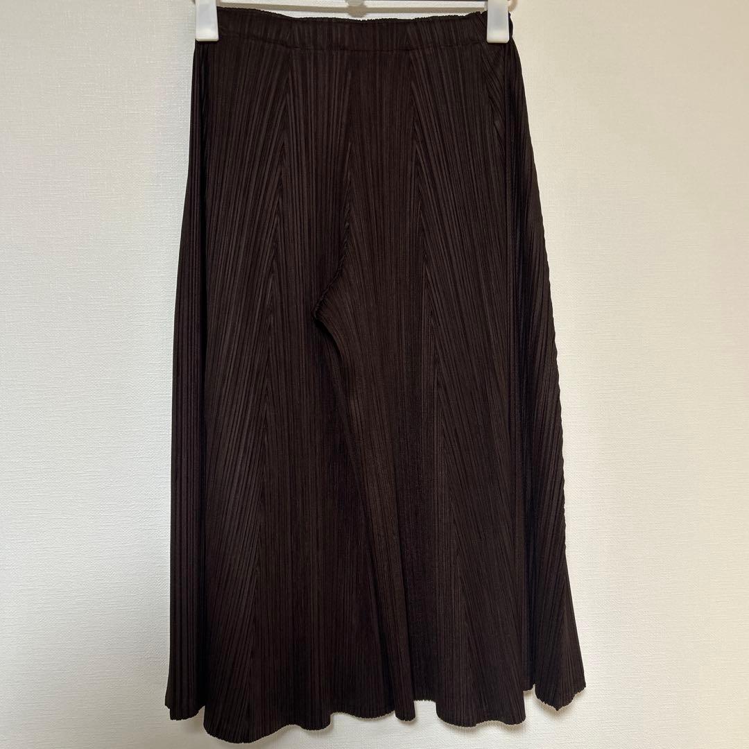 プリーツプリーズ　フレアシッカーパンツ