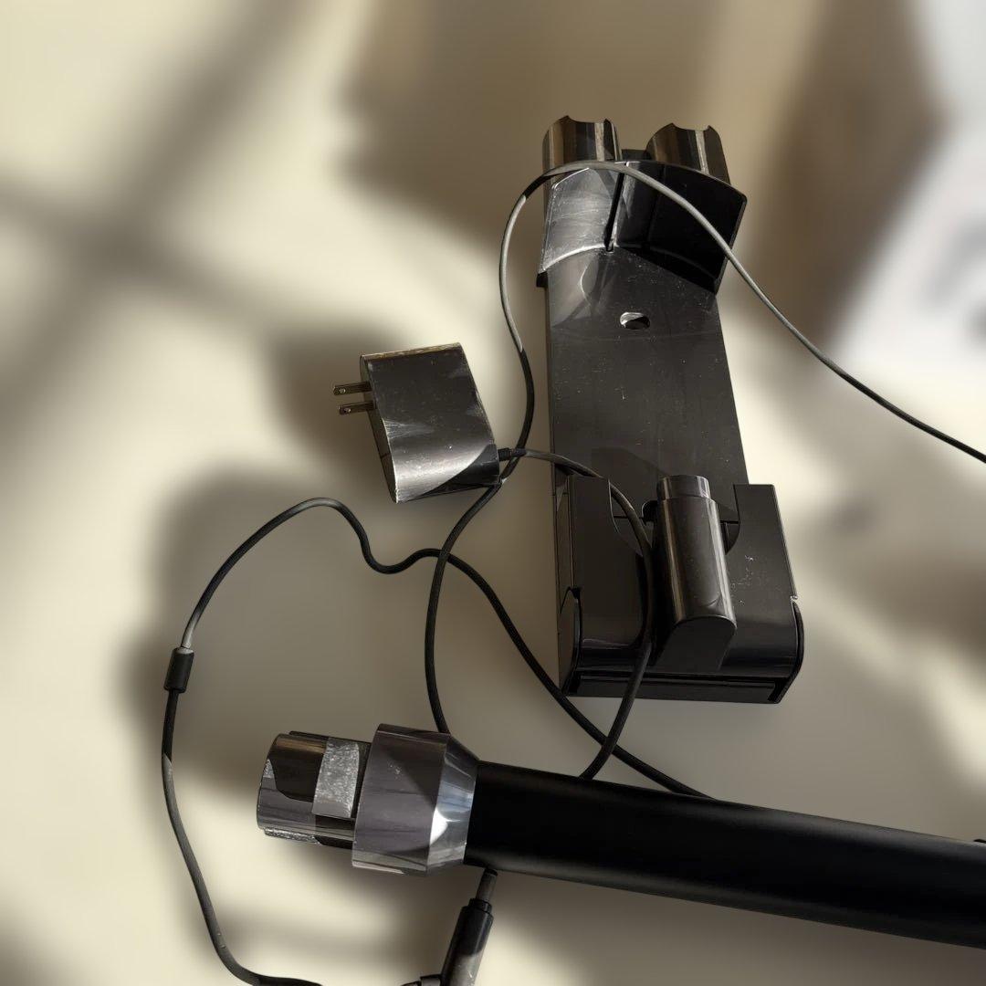 Dyson V8 スティッククリーナー 本体　訳あり