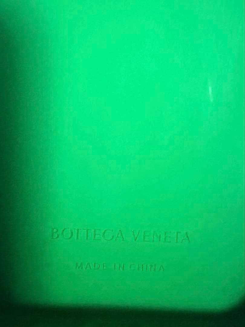 BOTTEGA VENETA iPhone15 Proケース