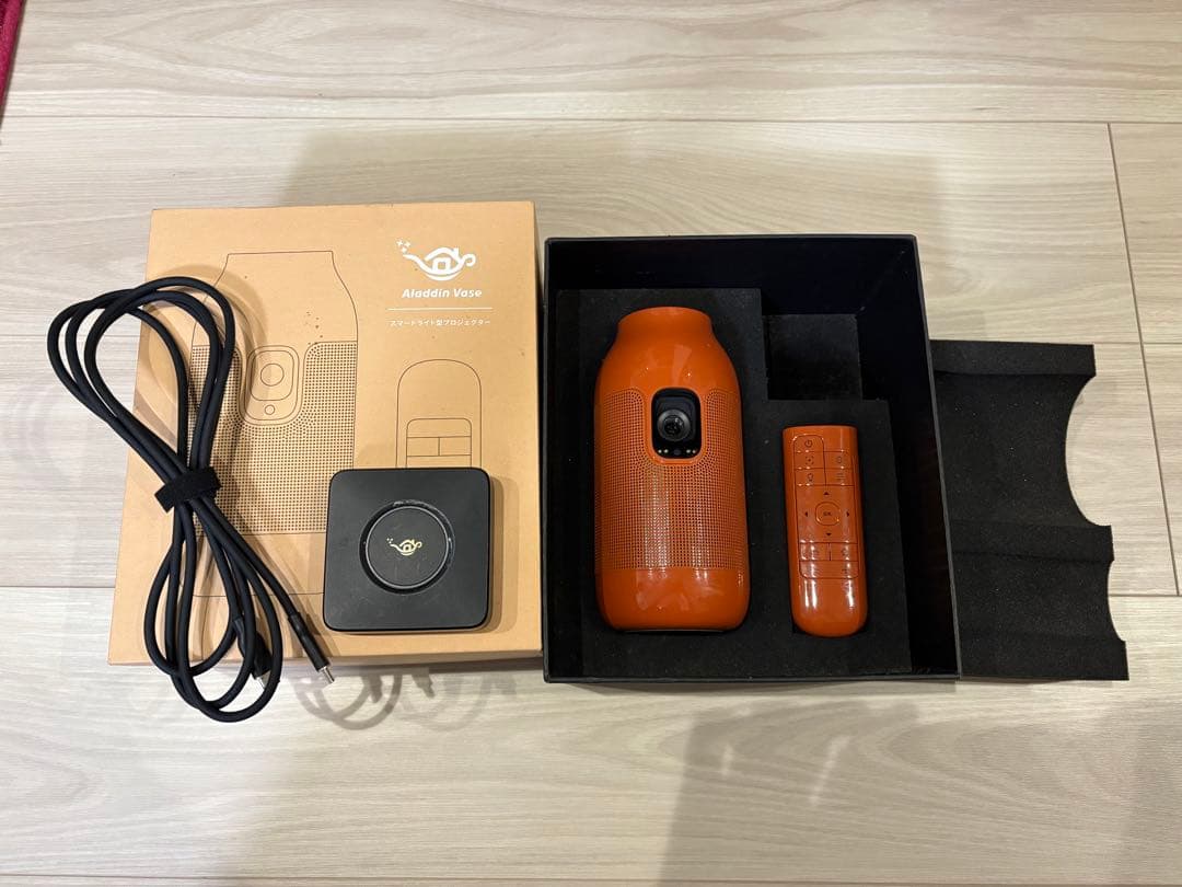 コネクター付きアラジンベース　プロジェクター本体と付属品