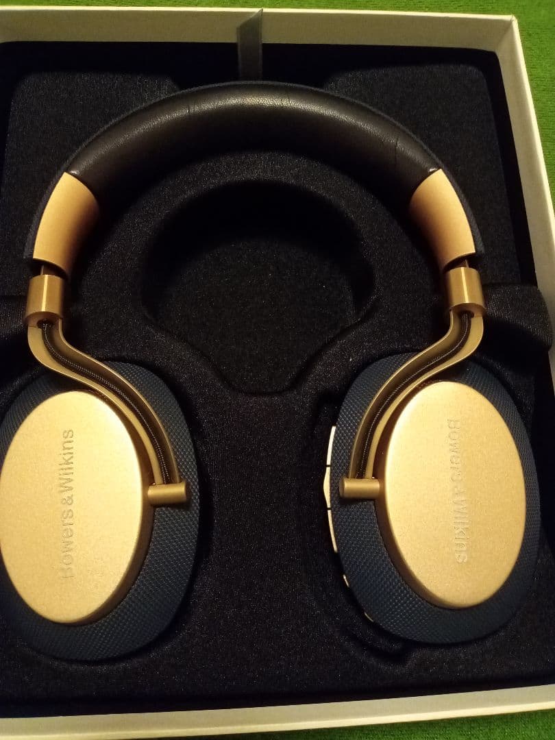 極美品 ワイヤレスヘッドホン Bowers and Wilkins PX/G