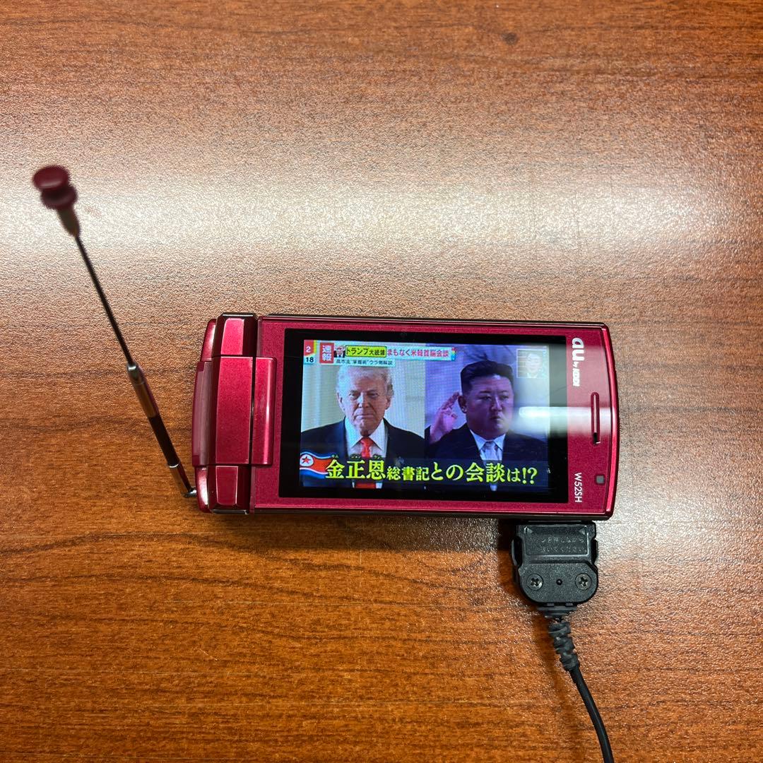 au 折りたたみ式携帯電話 赤