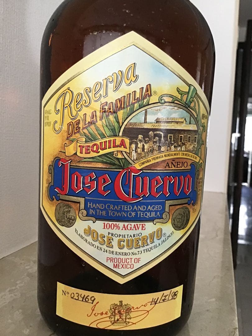 Jose Cuervo Reserva de la Familia テキーラ