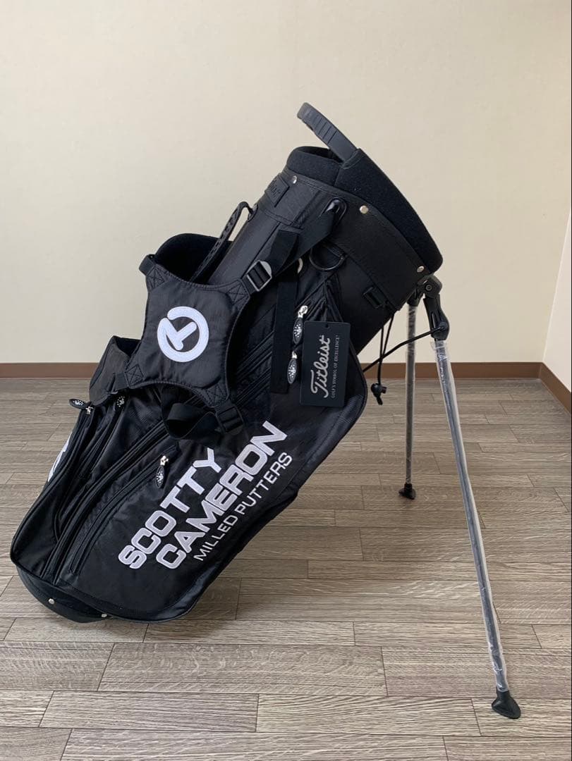 スタンド式キャディバック　大人気のブラックです！パターカバープレゼント付