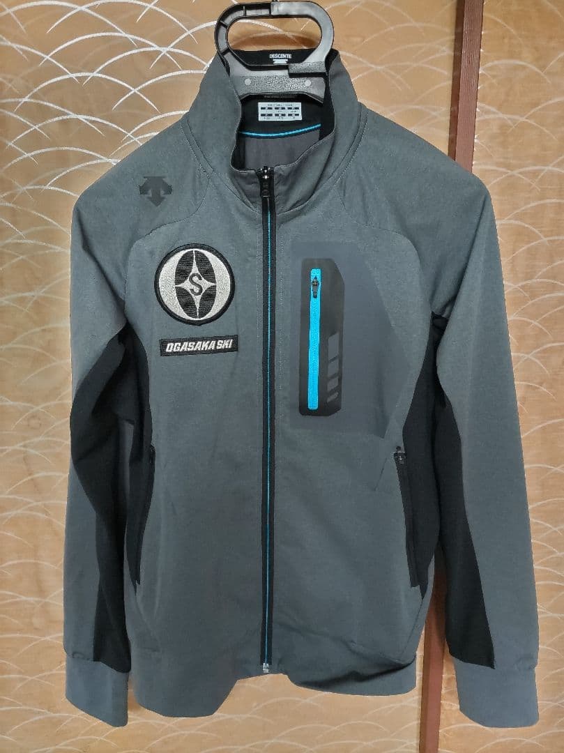 極美良品 ほぼ新古品 オガサカ デサント トレーニングジャージ上下