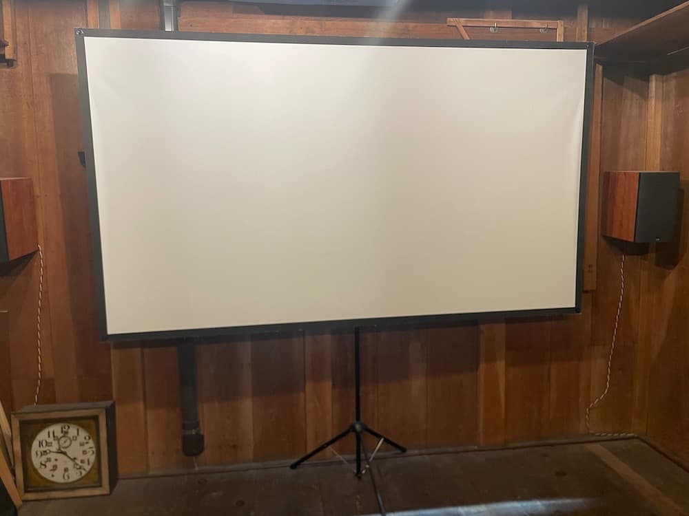 ４K対応　自立式スクリーン