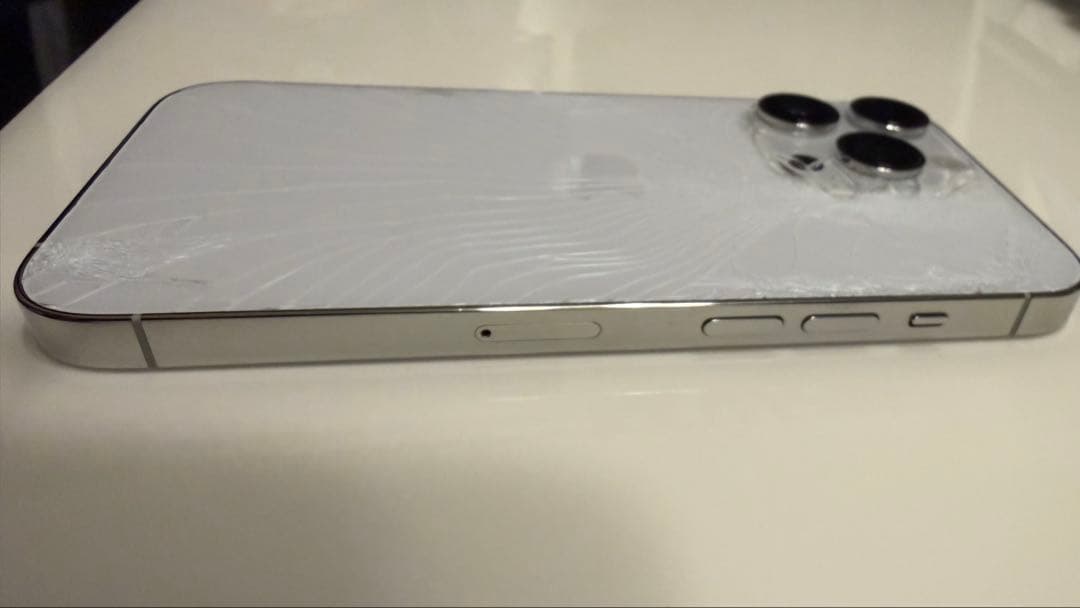 iPhone 14 Pro 128GB SIMフリー シルバー 背面割れ有