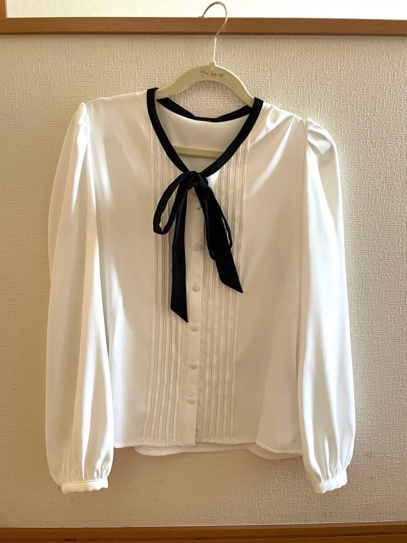 ハーリップトゥ　Bicolor Tuck Bow Blouse white /M