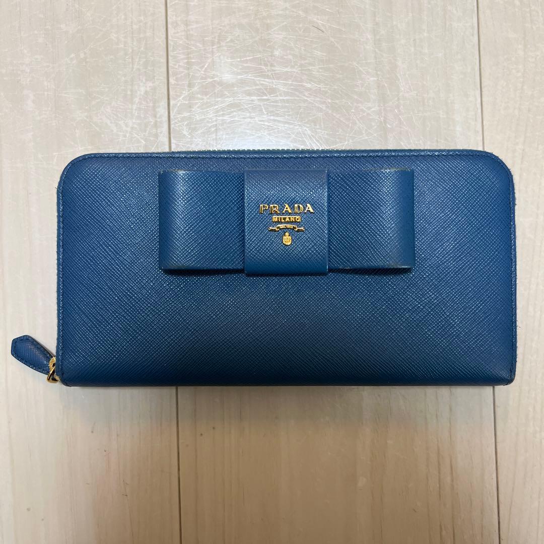 PRADA ブルー リボン付き長財布