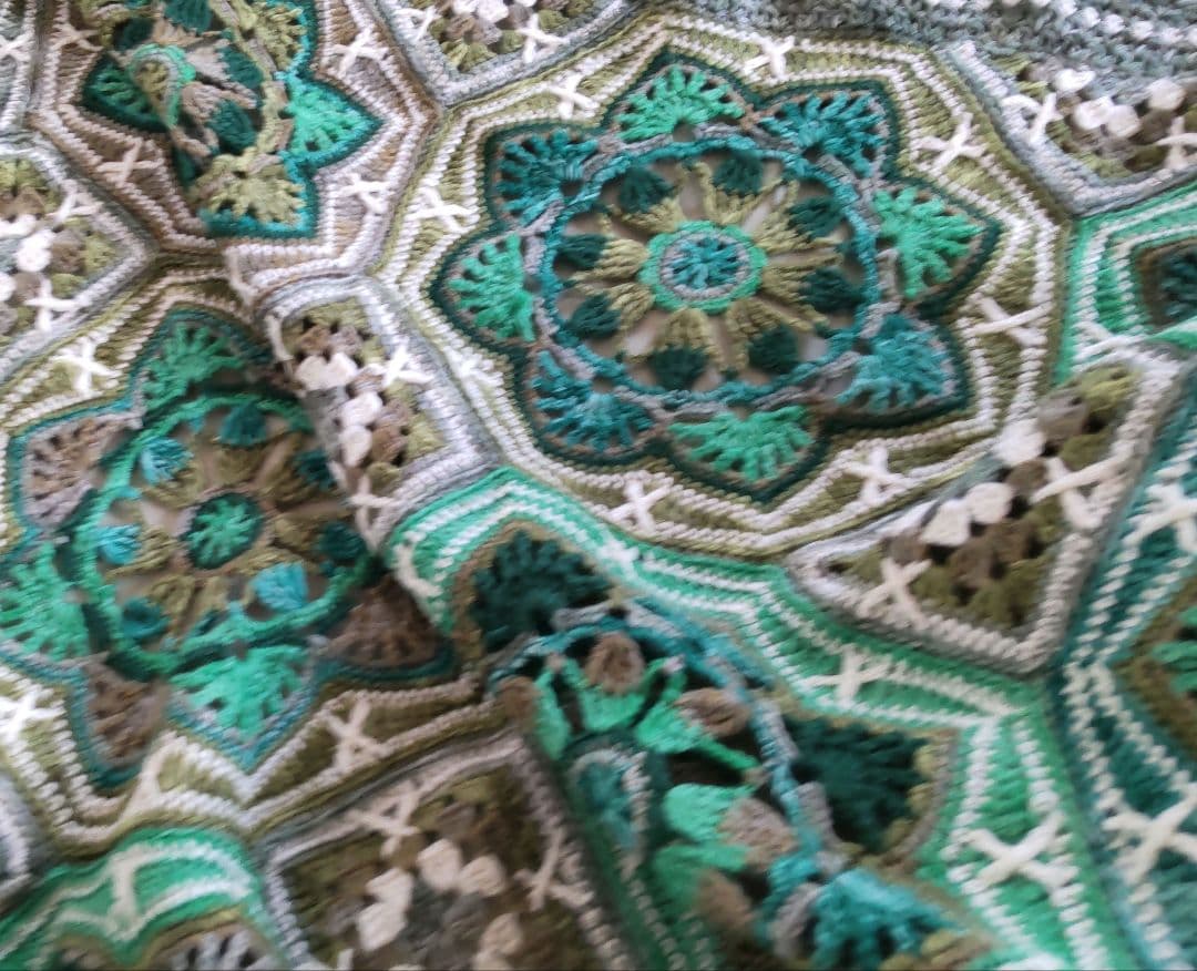 C428　手編みマルチカバー　ブランケット　モチーフ編み　モチーフ繋ぎ　大判