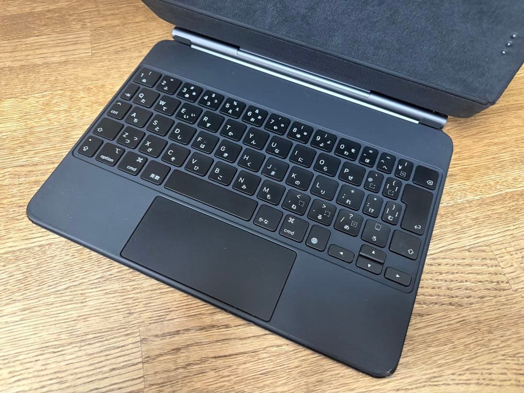 ● iPad Magic Keyboard MXQT2J/A A2261 ●