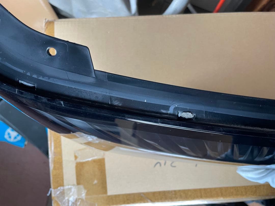 ハリアー 多分60前期 フロントグリル 新車外し