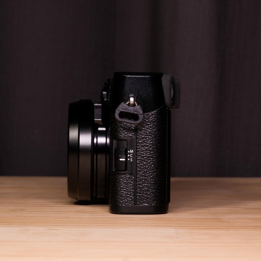 富士フイルムX100F ブラック【中古美品＆付属品多数】