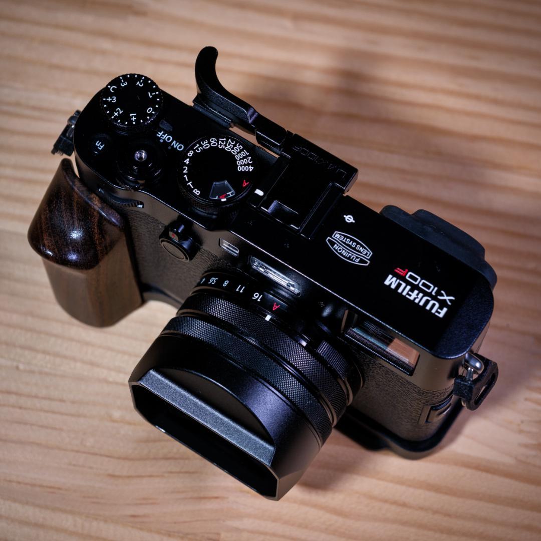 富士フイルムX100F ブラック【中古美品＆付属品多数】