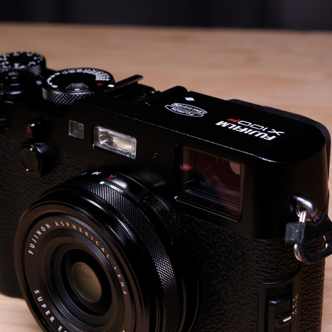 富士フイルムX100F ブラック【中古美品＆付属品多数】