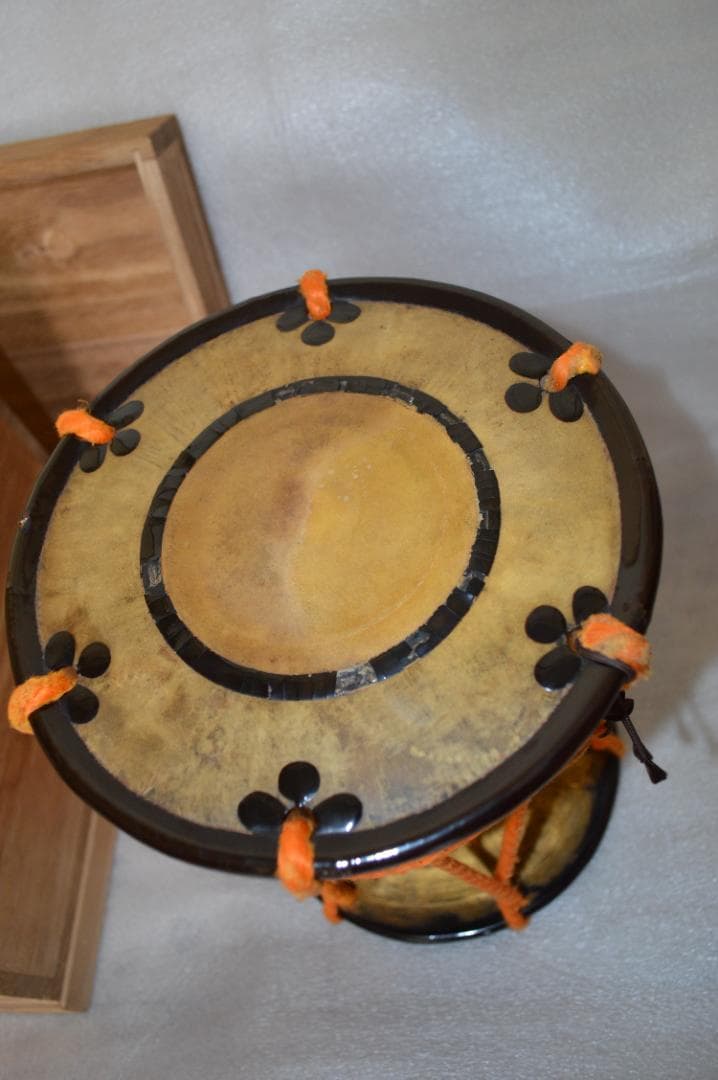 小鼓　胴内手彫　かんな目が美しい