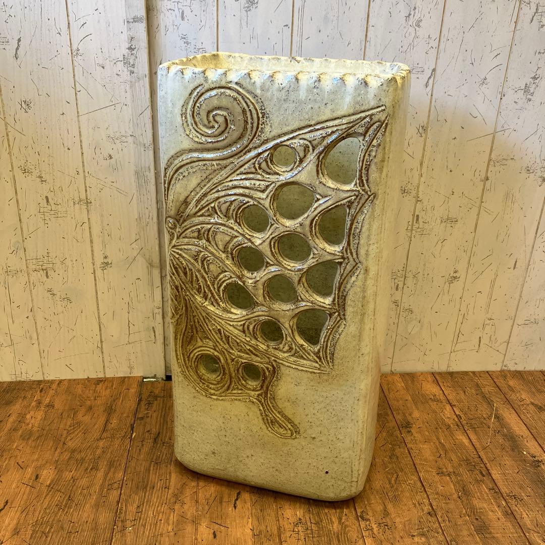 アンティーク モダン 銘入 陶器製 透かし彫り 傘立て 蝶々 玄関 収納