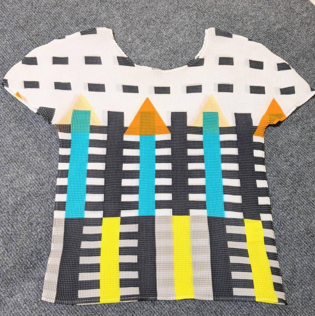 ミーバイイッセイミヤケ 半袖カットソー プリーツ 総柄 幾何学模様