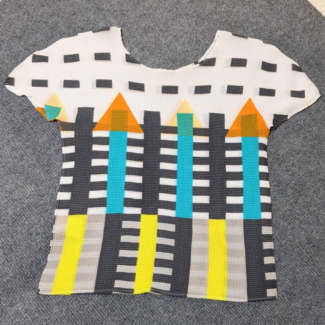 ミーバイイッセイミヤケ 半袖カットソー プリーツ 総柄 幾何学模様