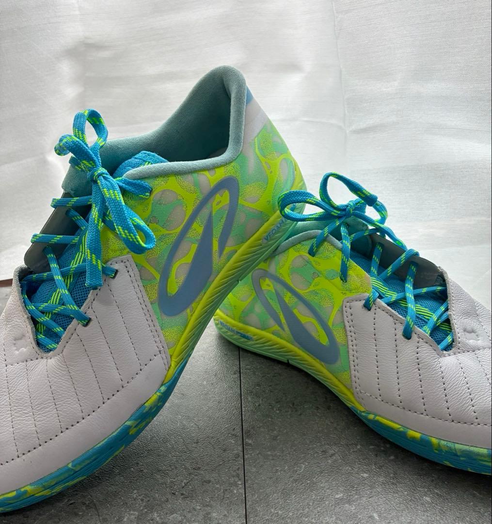 デカトロン フットサルシューズ