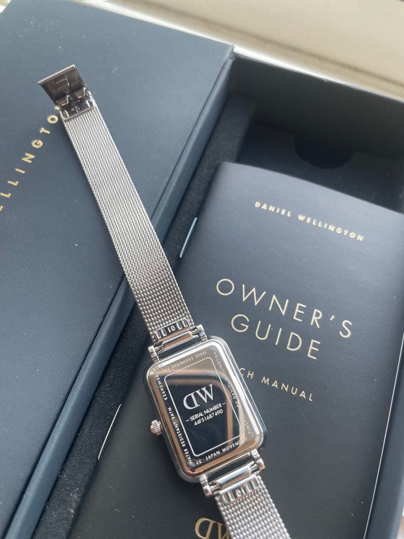 【電池新品美品】ダニエルウェリントン腕時計23㎜×20㎜スクエア、レディース