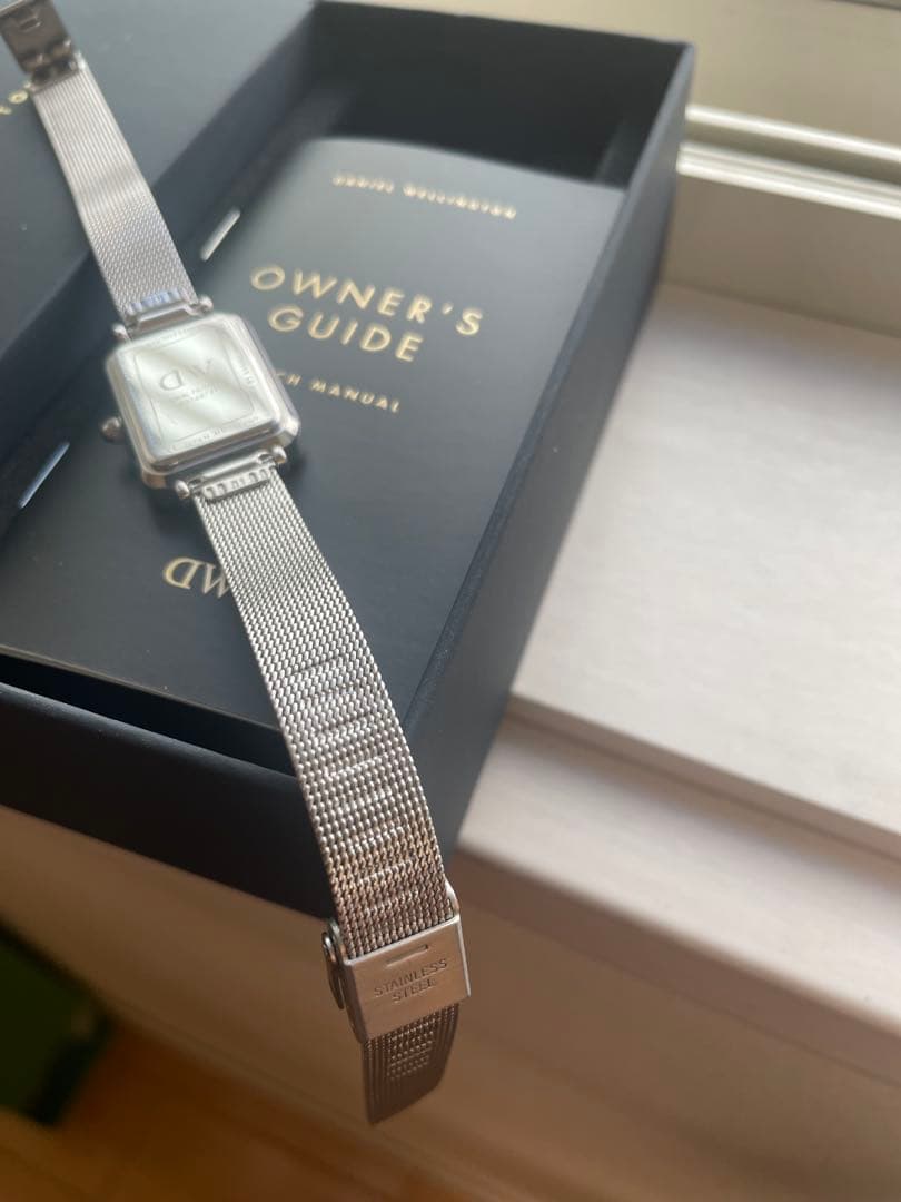 【電池新品美品】ダニエルウェリントン腕時計23㎜×20㎜スクエア、レディース