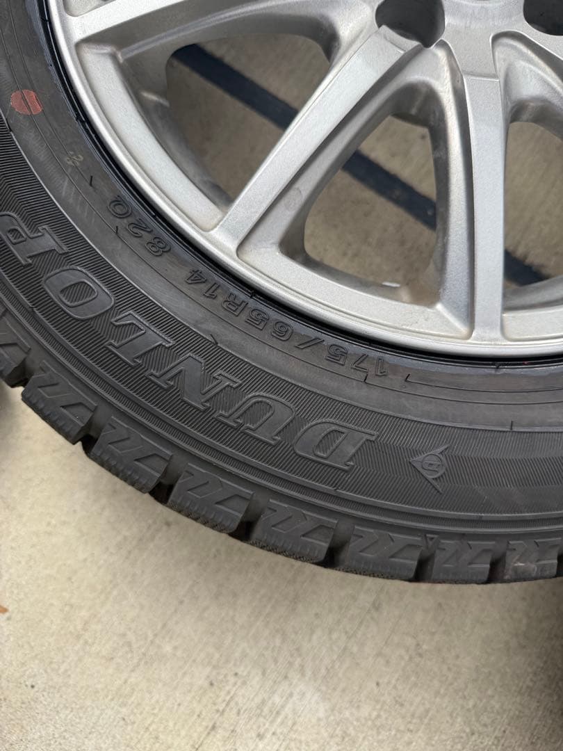 1シーズン使用バリ溝 ダンロップWM02 175/65R14 4本ホイールセット