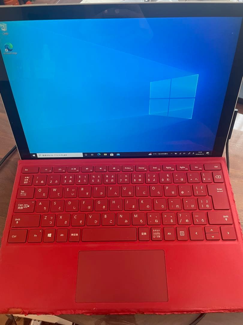 Microsoft Surface Pro4レッドキーボード、充電ケーブル付き