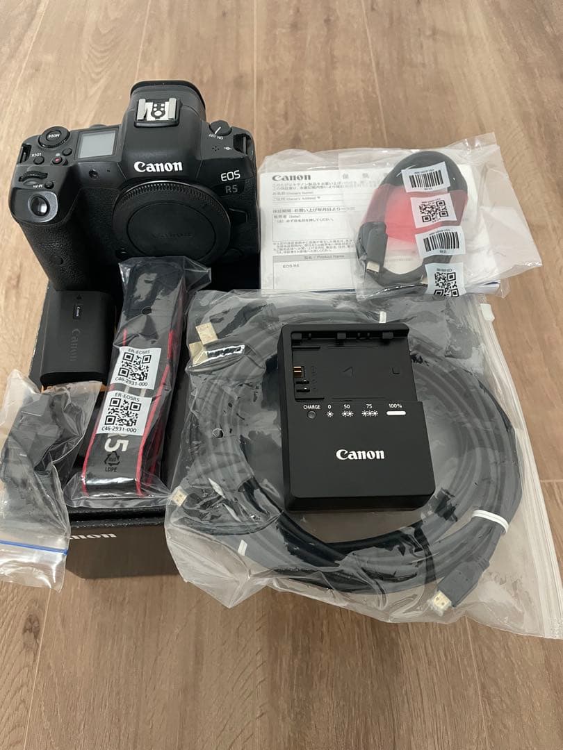 Canon EOS R5 本体と付属品 キャノン R6 ミラーレス 一眼レフ