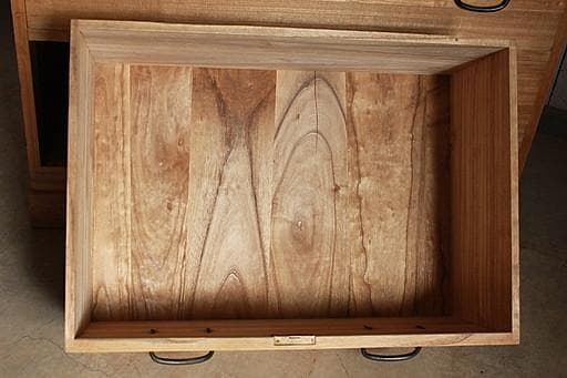 古い木製の引き出し4杯　チェスト　桐箪笥　昭和レトロ　収納　古家具　古民家