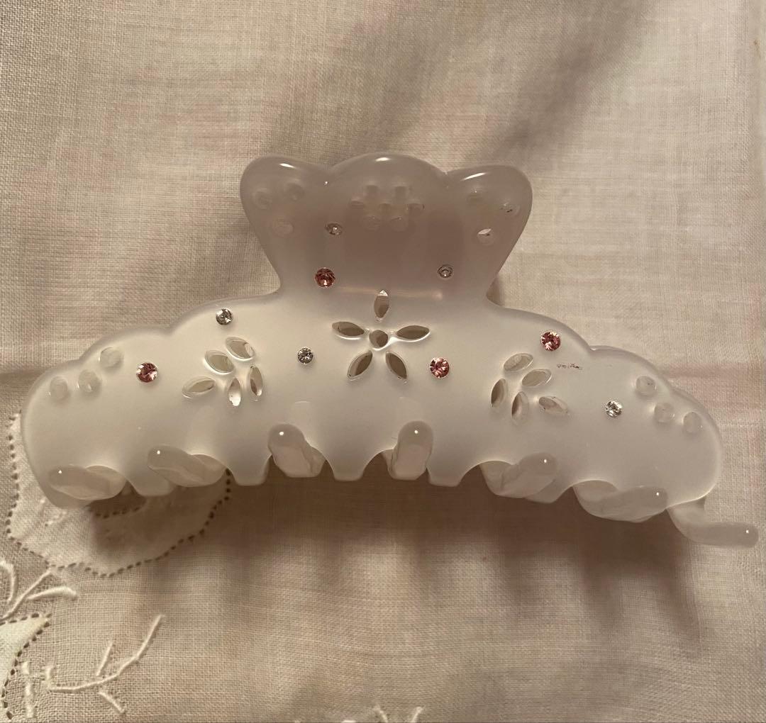 ホワイト花柄ヘアクリップ ストーン付き