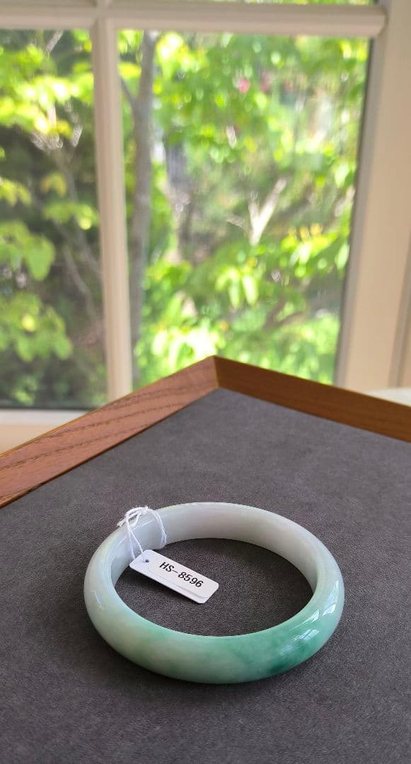 【おまとめ商品】ミャンマー産本翡翠のバングルとペンダントトップ（内径55ミリ弱）