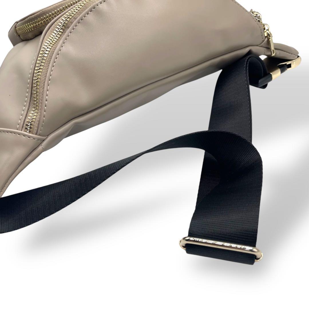 新作　極美品　マリークワント　ウエストポーチ　ボディバッグ　レザー　グレージュ