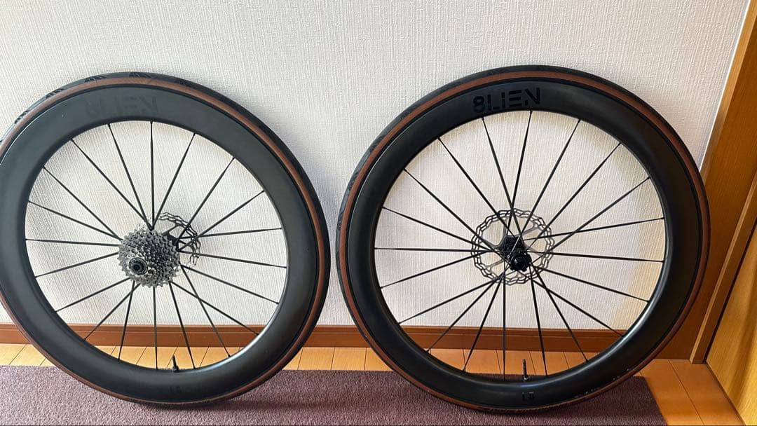 【Xmas特価】8LIEN カーボン　ワイドバージョンF50 R60 ホイール