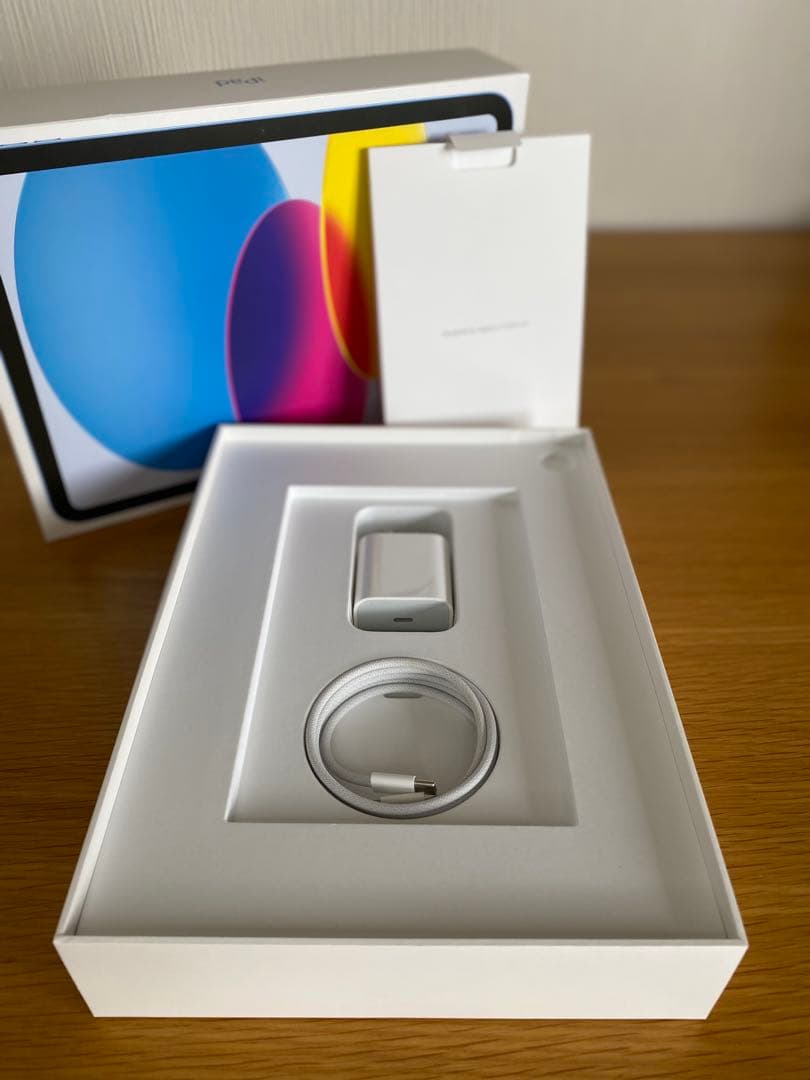 【美品】iPad 第10世代　充電67回　iPad本体　付属品完備