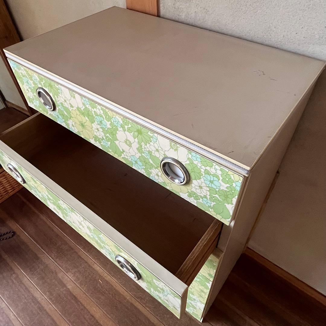 昭和レトロ　ポップな花柄デザインの6段チェスト