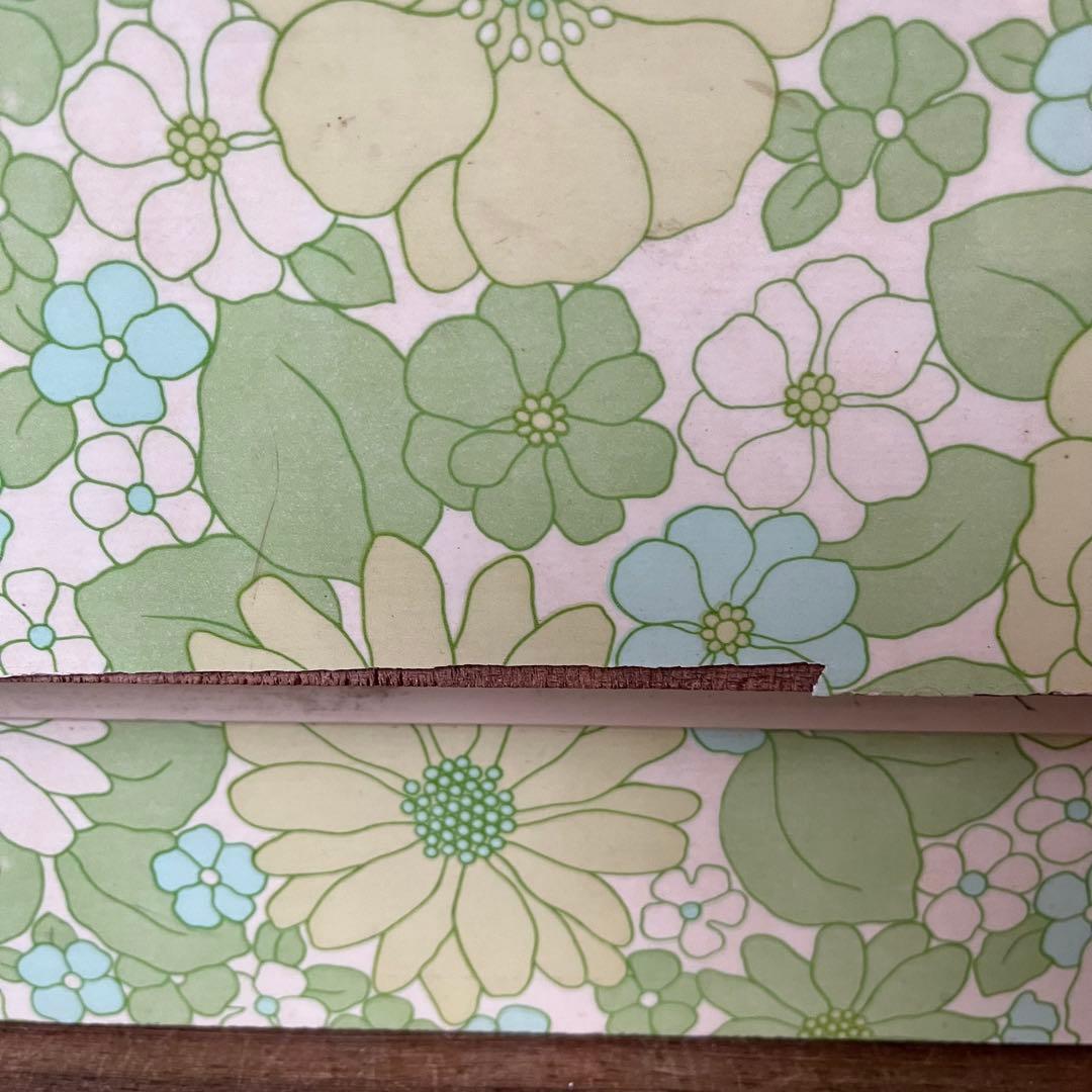 昭和レトロ　ポップな花柄デザインの6段チェスト