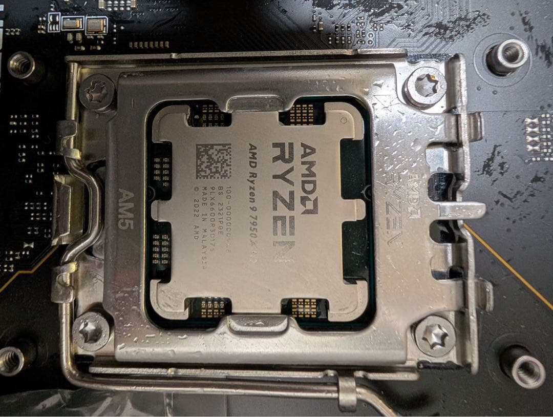 CPU AMD Ryzen 9 7950X3D + MSI X670E TOMAHAWK