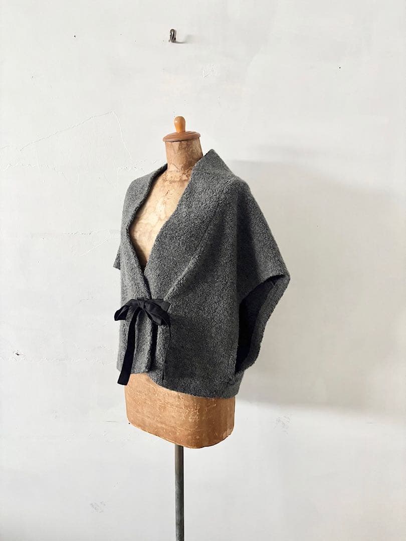 【美品】liplne リプルネ　ウールボアショールベスト　リボンテープ